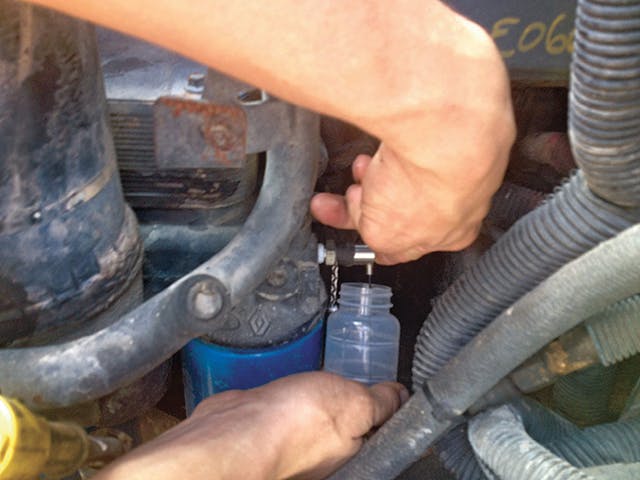Getting a sample with Checkfluid&rsquo;s KP Pushbutton valve