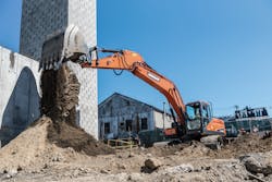 Doosan’s DX255lc-5 offers four power modes for more control. Doosan’s DX255lc-5 offers four power modes for more control.