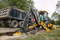 John Deere has recently upgraded the 310SL&rsquo;s hydraulic system.