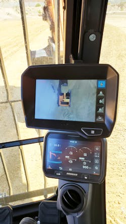 Doosan’s 360-degree all-around view monitor and 8-inch monitor provide enhanced operator visibility. Doosan’s 360-degree all-around view monitor and 8-inch monitor provide enhanced operator visibility.