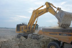 Gx2109 Excavators Komatsu Pc1250 11 Action Loading Hd605 Gx2109 Excavators Komatsu Pc1250 11 Action Loading Hd605